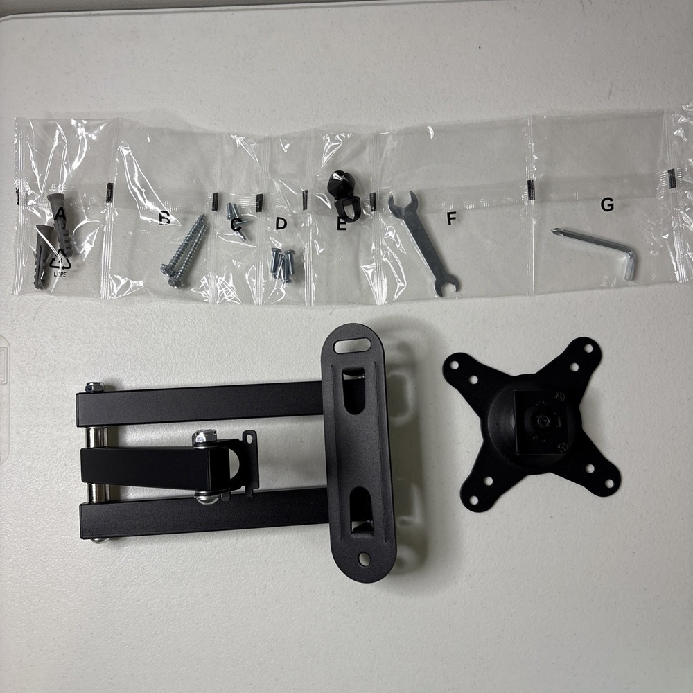 Suptek Articulating Arm TV Wall Mount Fits Most 15"-32" Screens Open Box Unused